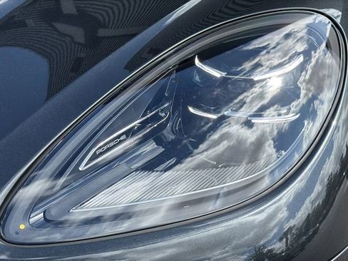 Certified 2025 Porsche Macan image 23