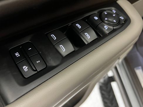 Used 2021 Chevrolet Tahoe Z71 w/ Z71 Signature Package image 11