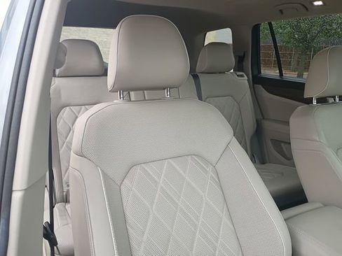 Used 2024 Volkswagen Atlas SEL Premium R-Line AWD/4WD image 11