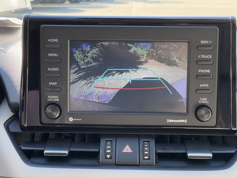 Used 2022 Toyota RAV4 XLE Premium image 29