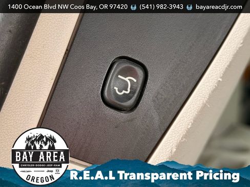 Used 2008 Chrysler Town & Country Limited w/ Flexible Seating Group FWD image 32