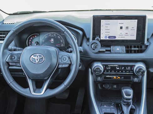 Used 2023 Toyota RAV4 XLE Premium FWD image 15