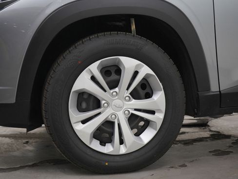 Used 2024 Chevrolet Trax LS w/ Driver Confidence Package FWD image 28