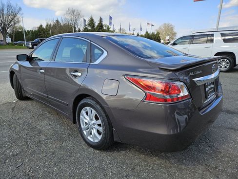 Used 2014 Nissan Altima 2.5 S w/ Sport Value Package image 3