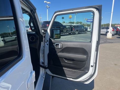 Used 2023 Jeep Wrangler Unlimited Sahara w/ Cold Weather Group image 32