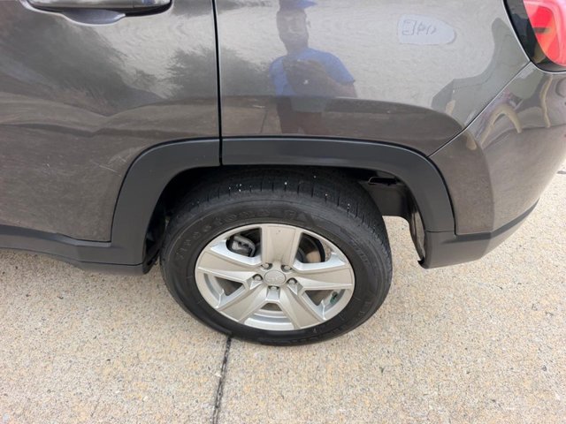 Used 2022 Jeep Compass Latitude AWD/4WD image 6