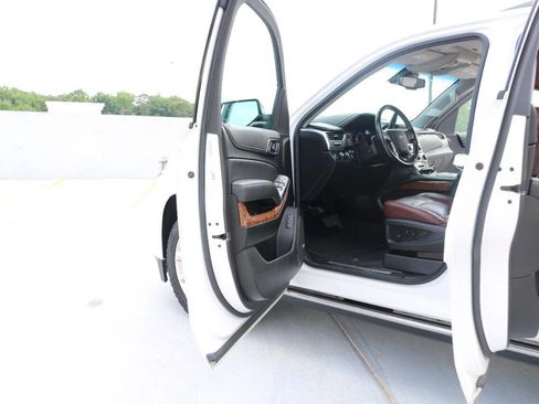 Used 2019 Chevrolet Tahoe Premier w/ Premier Plus Edition AWD/4WD image 79