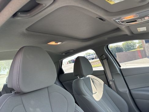 Used 2022 Hyundai Elantra SEL w/ Convenience + Premium Package FWD image 29
