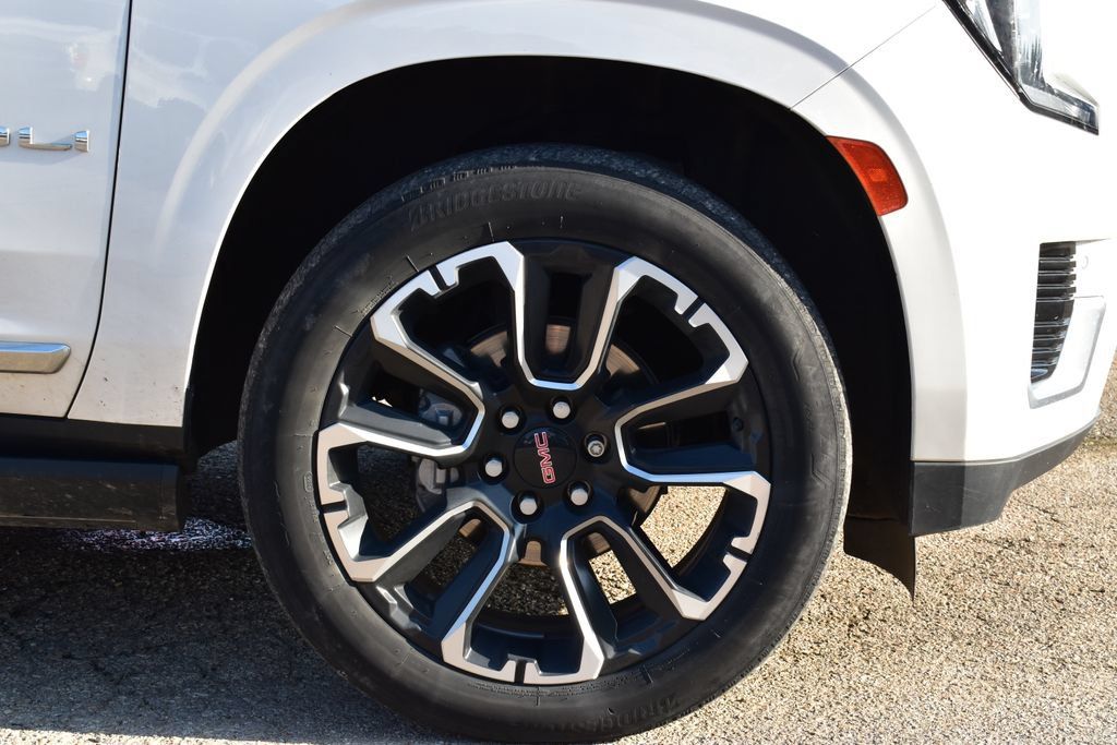 Used 2023 GMC Yukon Denali AWD/4WD image 4