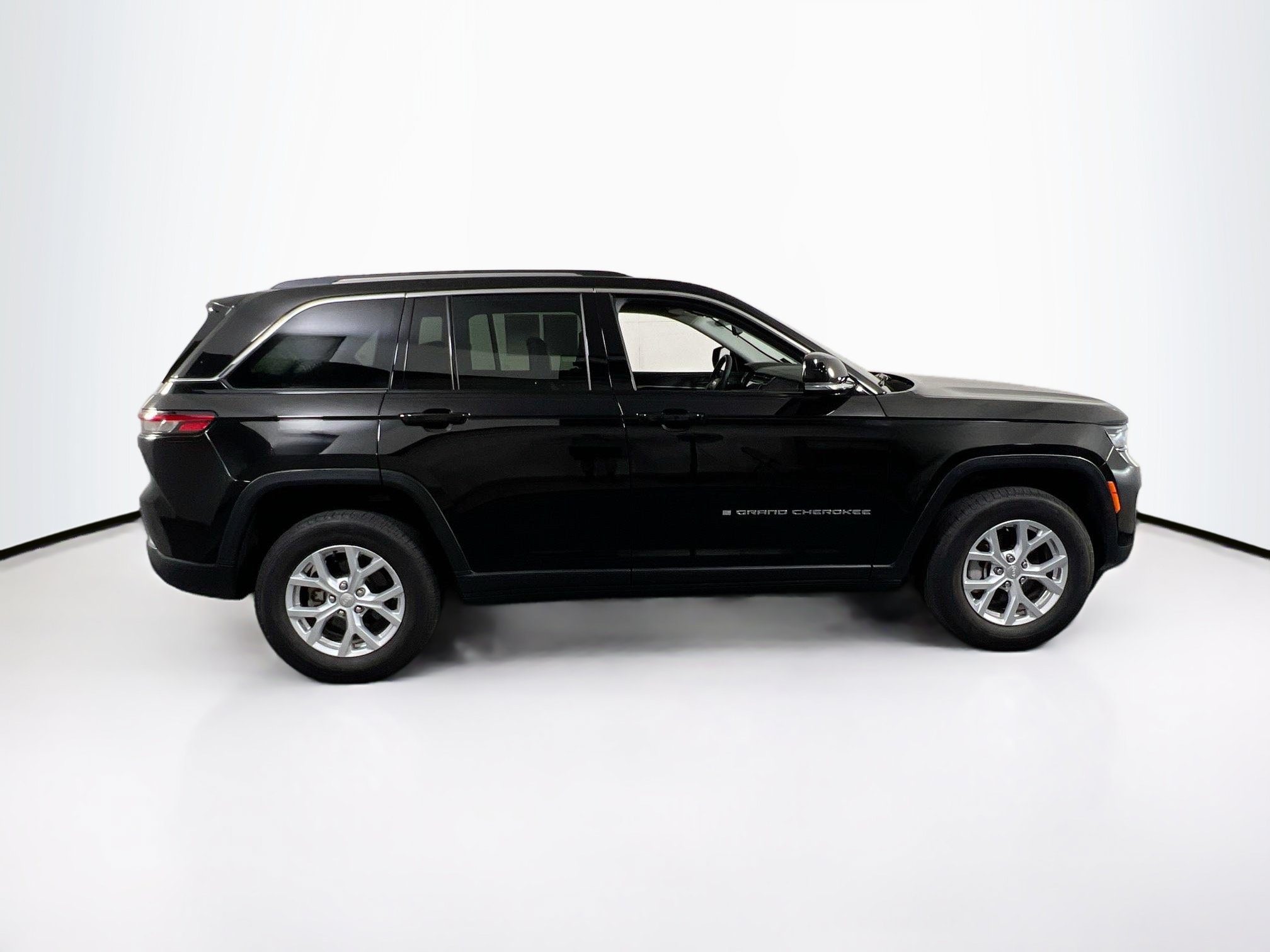 Used 2023 Jeep Grand Cherokee Limited AWD/4WD image 4