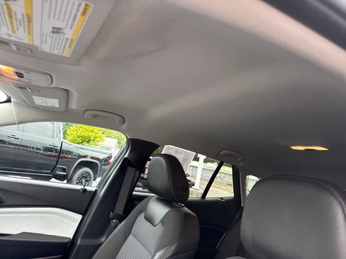 Used 2025 Chevrolet Trax LT FWD image 23