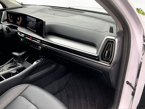 Certified 2025 Kia Sorento S w/ Panoramic Sunroof Package image 16