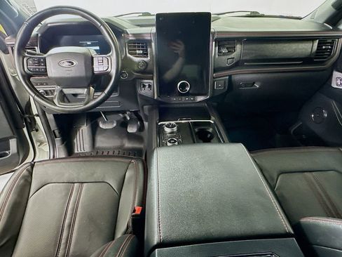 Used 2022 Ford Expedition Max Limited image 17