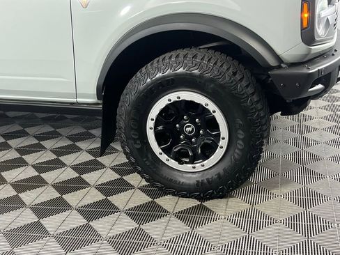 Used 2023 Ford Bronco Badlands image 13