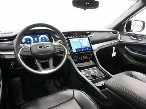 New 2025 Jeep Grand Cherokee L Limited image 21