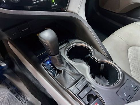 Used 2023 Toyota Camry XSE FWD image 16