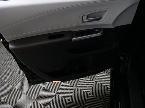 Used 2024 Toyota Sienna XSE image 15