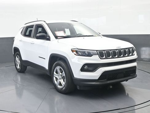 Used 2023 Jeep Compass Latitude AWD/4WD image 9