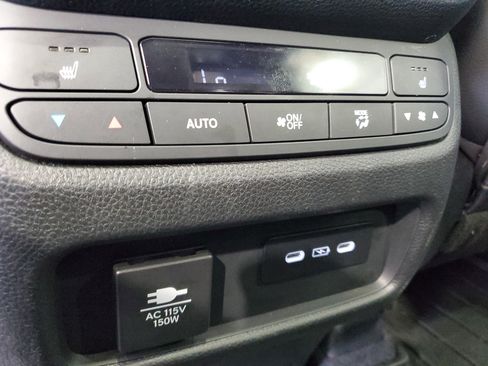 Used 2025 Honda Pilot Black Edition image 13