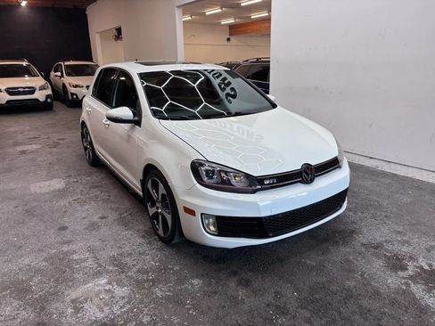 Used 2011 Volkswagen Golf 4-Door FWD image 2