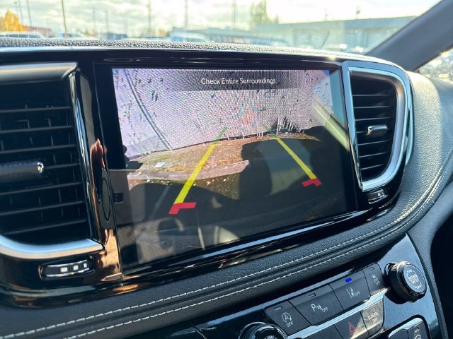 Used 2026 Chrysler Pacifica Limited FWD image 23