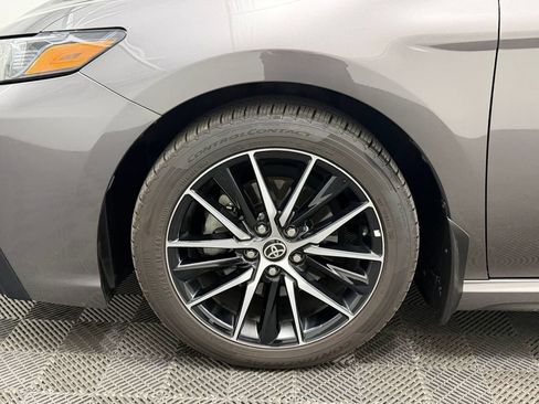 Used 2021 Toyota Camry SE w/ Cold Weather Package FWD image 10