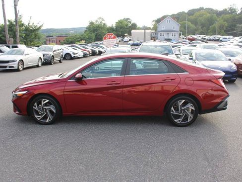 Used 2025 Hyundai Elantra SEL FWD image 5