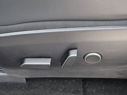 Used 2021 Tesla Model Y Long Range image 32