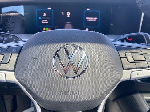 New 2025 Volkswagen Tiguan SE R-Line image 7