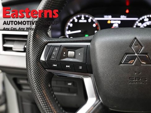 Used 2023 Mitsubishi Outlander SE AWD/4WD image 15