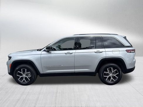 Used 2025 Jeep Grand Cherokee Limited AWD/4WD image 9