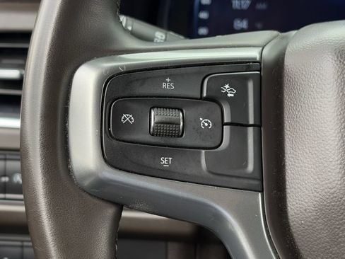Used 2024 Chevrolet Suburban LT RWD image 16