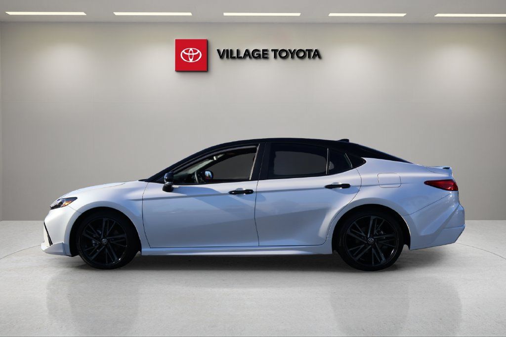 Used 2025 Toyota Camry XSE FWD image 2