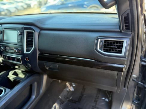 Used 2019 Nissan Titan SV w/ SV Convenience Package AWD/4WD image 35