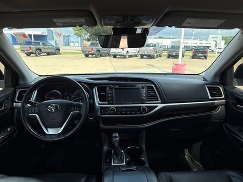 Certified 2019 Toyota Highlander Limited Platinum AWD/4WD image 13