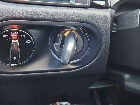 Certified 2025 Porsche Macan image 28