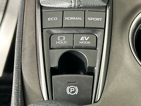 Used 2022 Toyota Camry SE w/ Convenience Package image 19