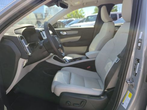 Used 2026 Volvo XC40 B5 Plus AWD/4WD image 12