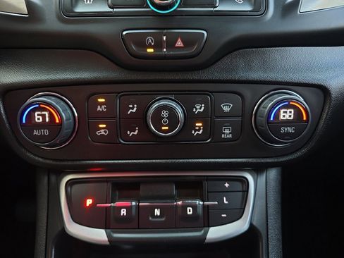 Used 2023 GMC Terrain SLE w/ Driver Convenience Package image 16