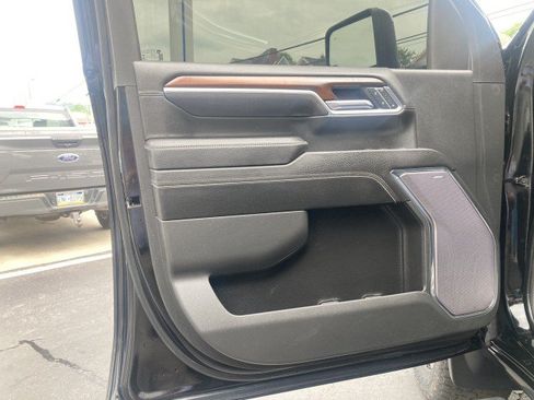 Used 2024 GMC Sierra 3500 Denali AWD/4WD image 9
