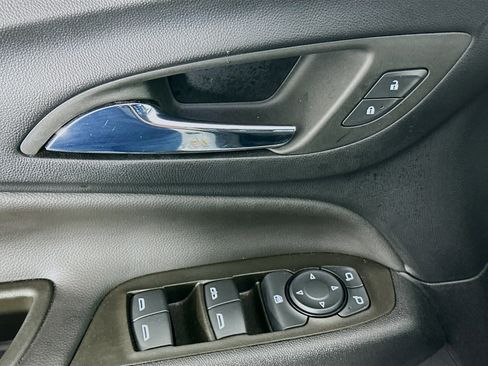 Used 2023 Chevrolet Equinox LT image 15