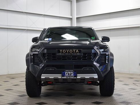 Used 2025 Toyota Tacoma Trailhunter image 2