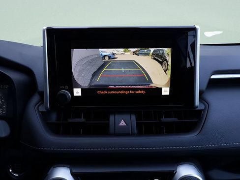 Certified 2025 Toyota RAV4 XLE AWD/4WD image 32