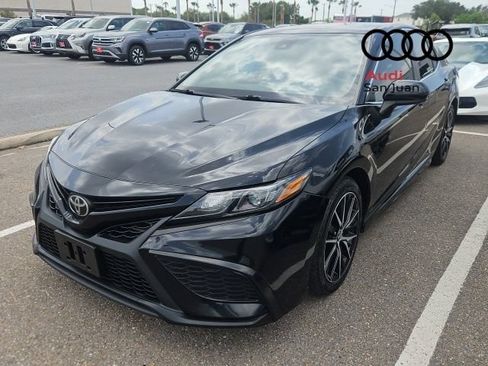 Used 2021 Toyota Camry SE FWD image 3