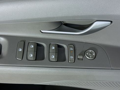 Used 2025 Hyundai Elantra SE FWD image 23