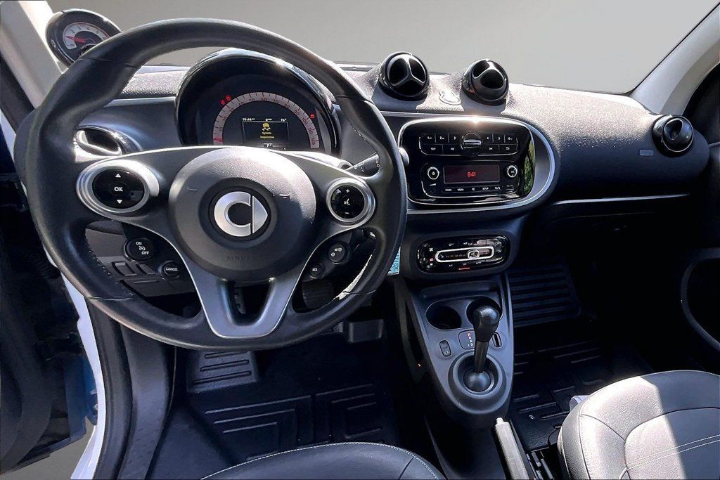 Used 2016 smart fortwo Prime RWD image 8