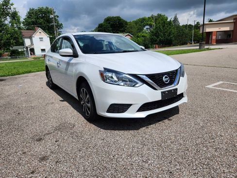 Used 2017 Nissan Sentra SV FWD image 2