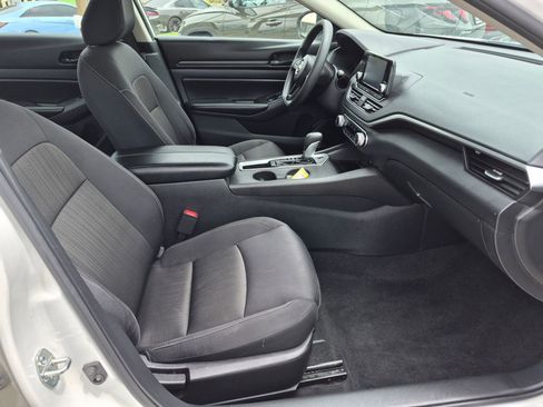 Used 2024 Nissan Altima 2.5 S FWD image 30