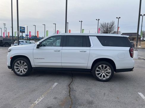 Used 2022 Chevrolet Suburban Premier image 6