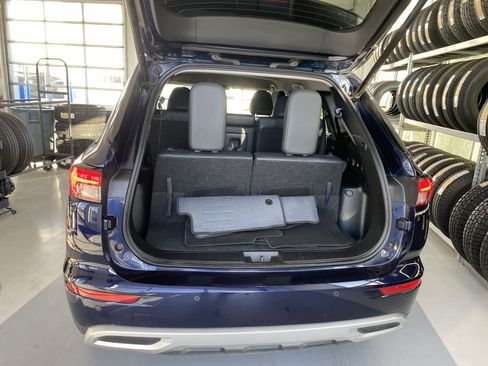 Used 2023 Mitsubishi Outlander SE image 7